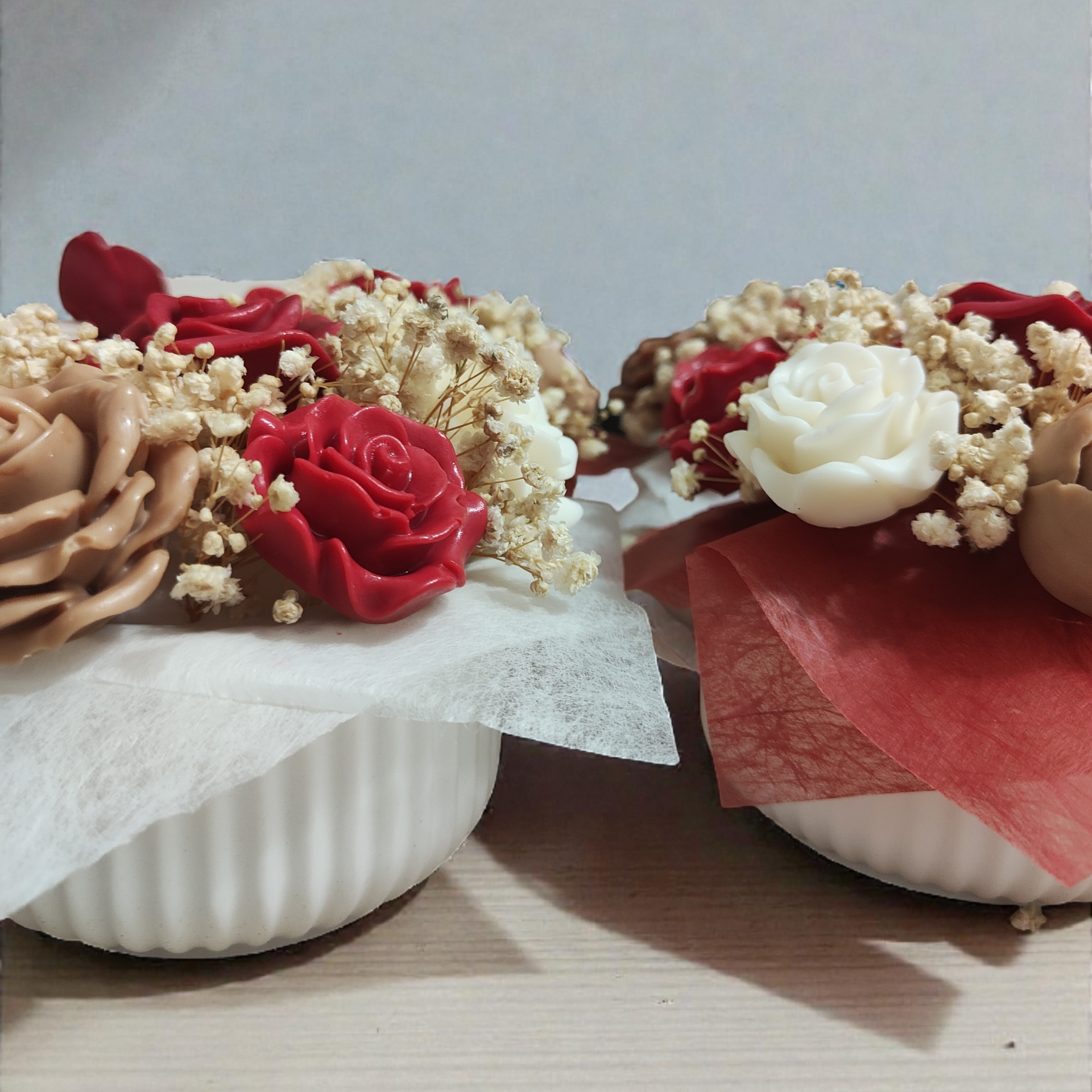 Bouquet de cire parfumée dans son contenant de plâtre ✨