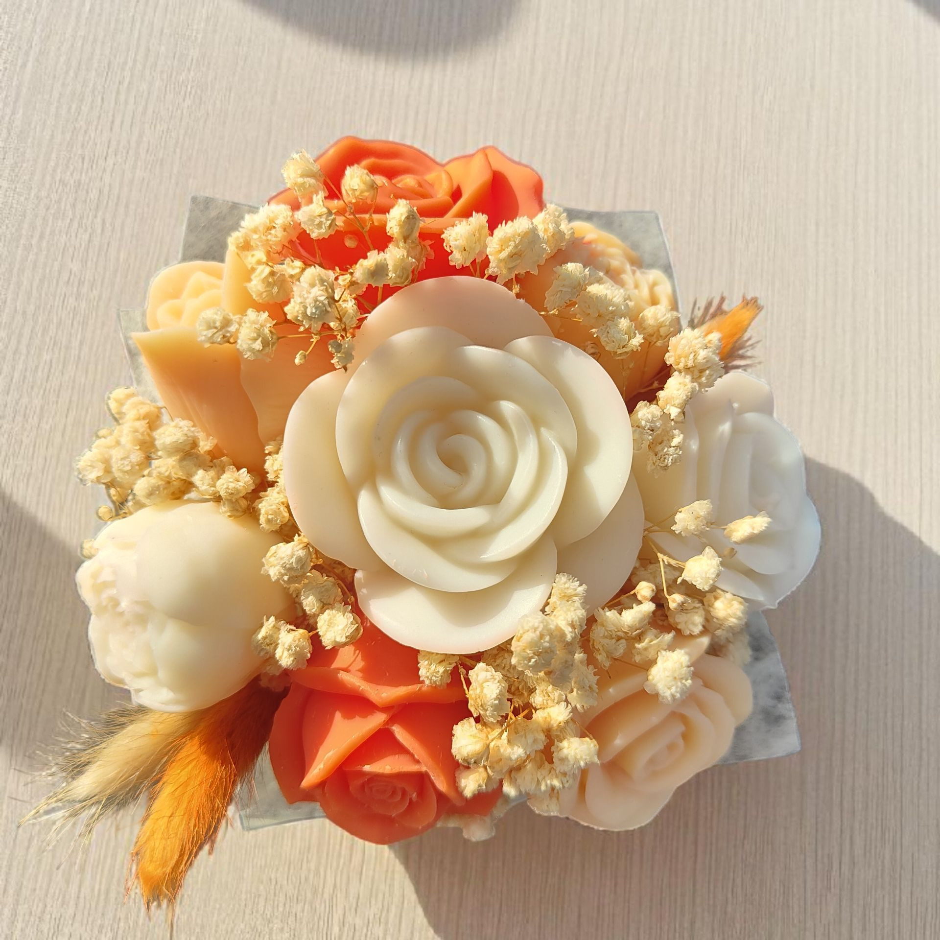 Bouquet de cire parfumée dans son écrin de plâtre ✨